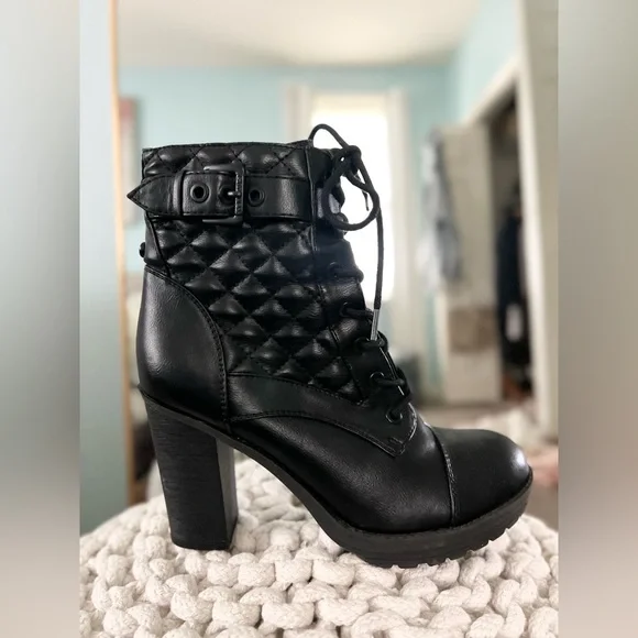 Guess Combat Heels - Picture 1 of 3